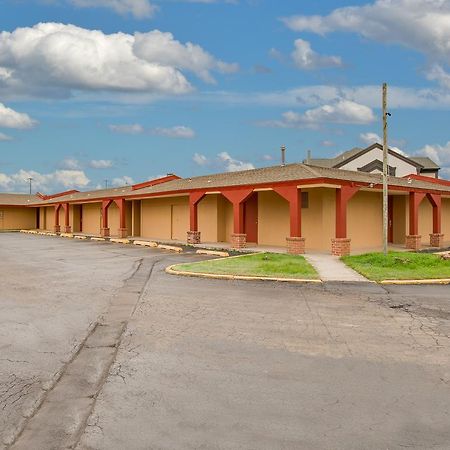 Travelers Inn Midwest City Bagian luar foto