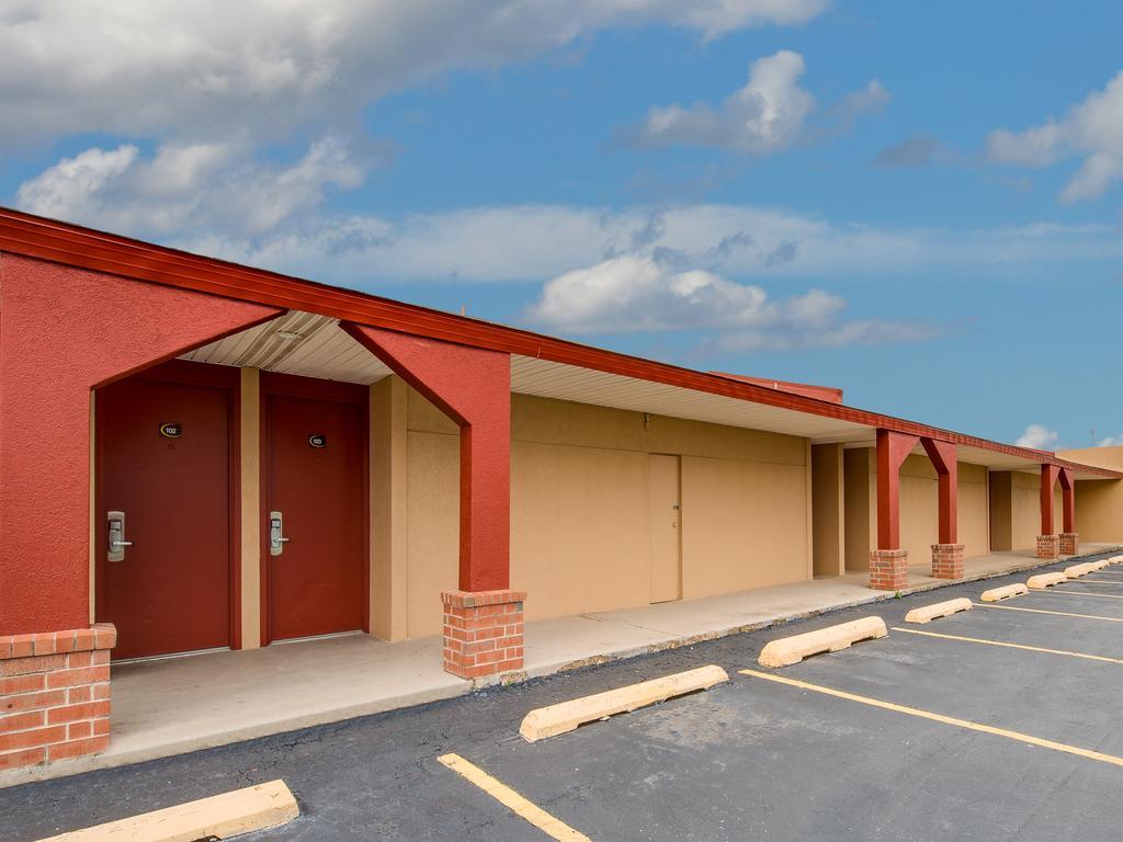 Travelers Inn Midwest City Bagian luar foto