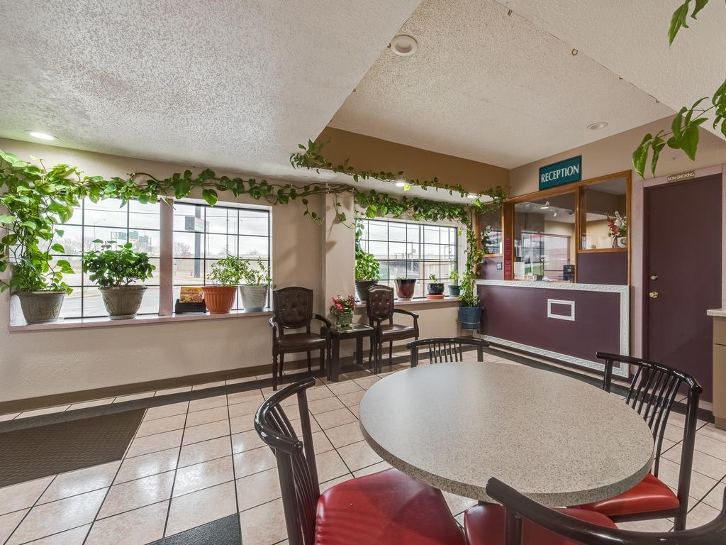Travelers Inn Midwest City Bagian luar foto