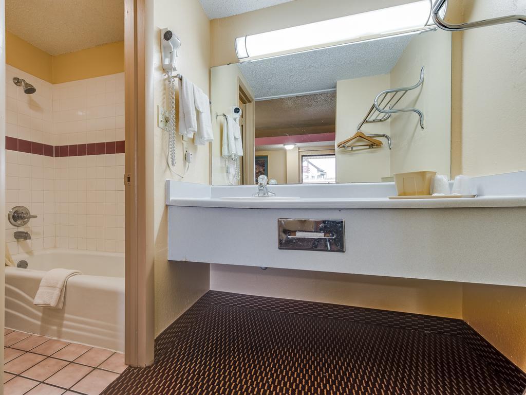 Travelers Inn Midwest City Bagian luar foto