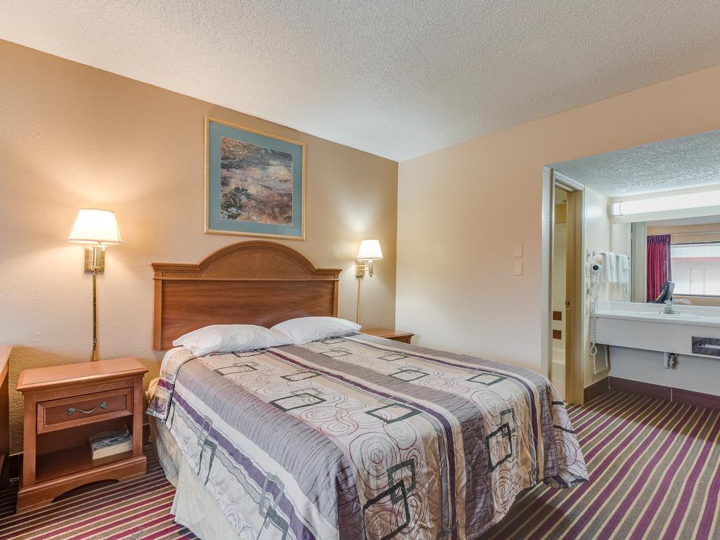 Travelers Inn Midwest City Bagian luar foto