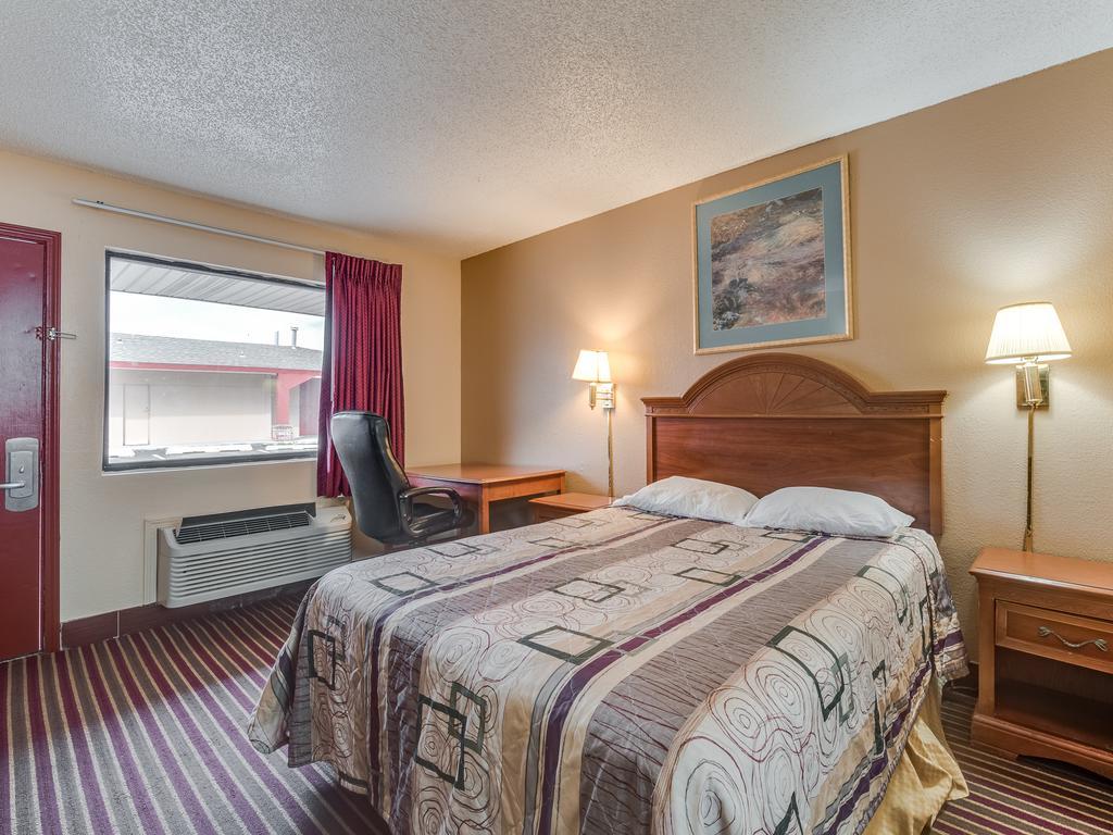 Travelers Inn Midwest City Bagian luar foto