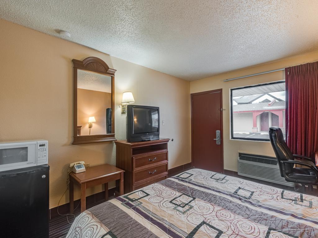 Travelers Inn Midwest City Bagian luar foto