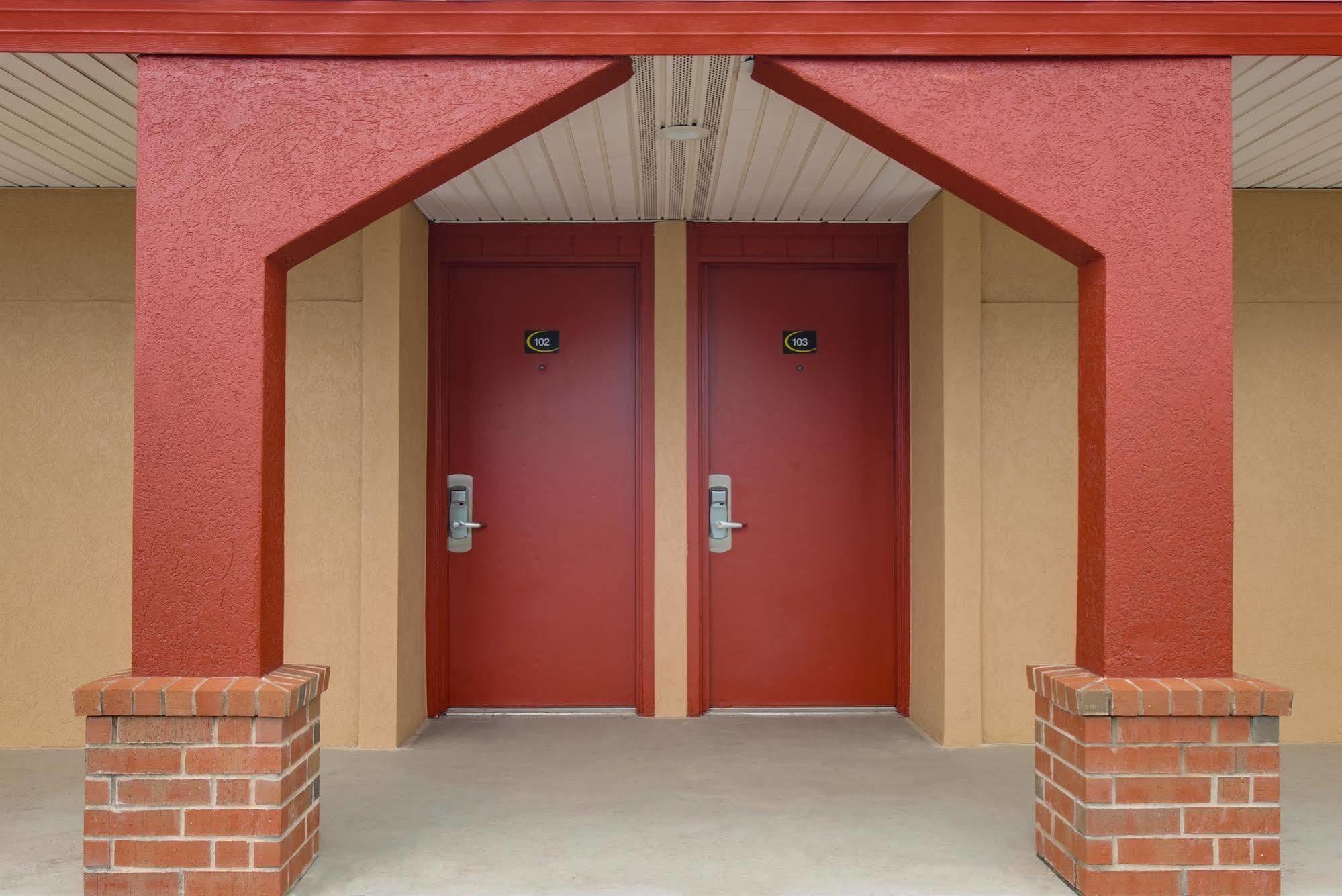 Travelers Inn Midwest City Bagian luar foto