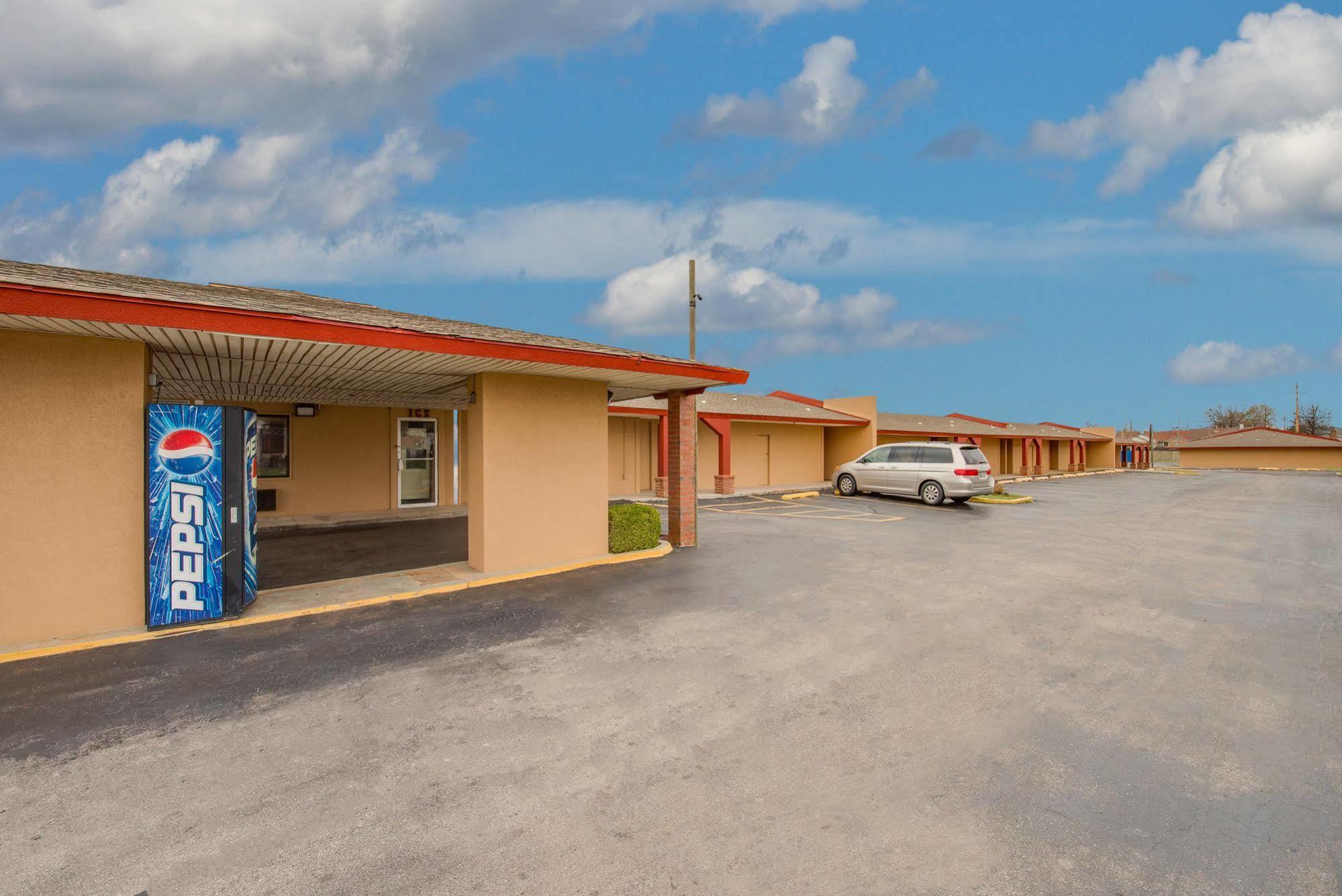 Travelers Inn Midwest City Bagian luar foto
