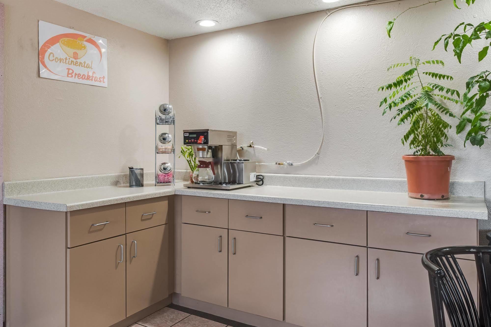 Travelers Inn Midwest City Bagian luar foto