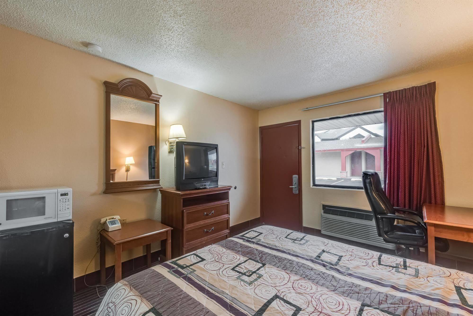Travelers Inn Midwest City Bagian luar foto