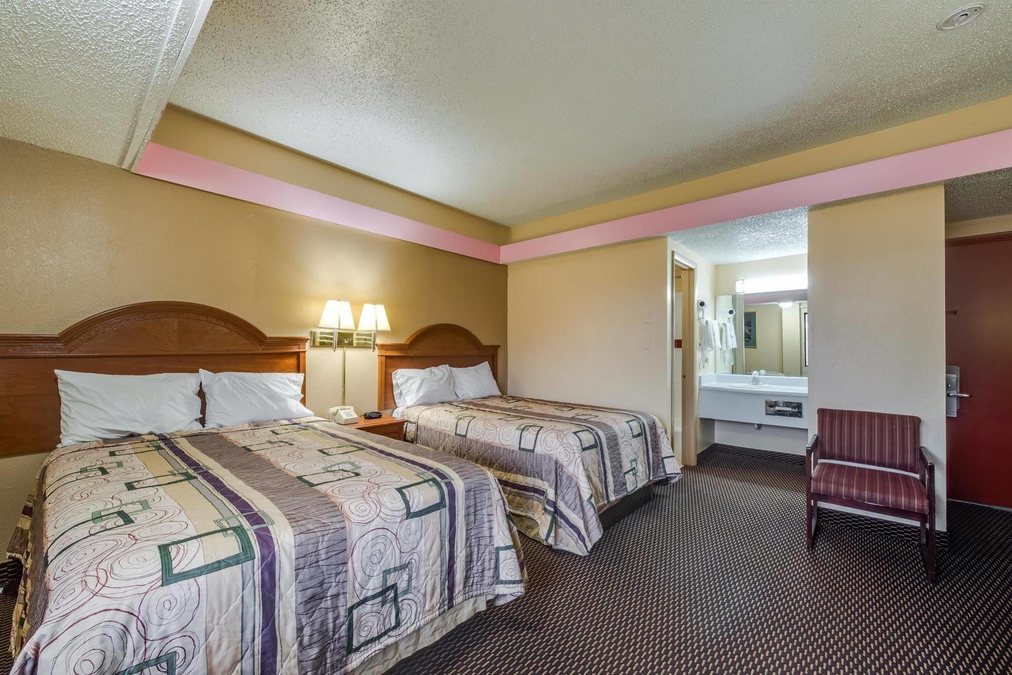 Travelers Inn Midwest City Bagian luar foto