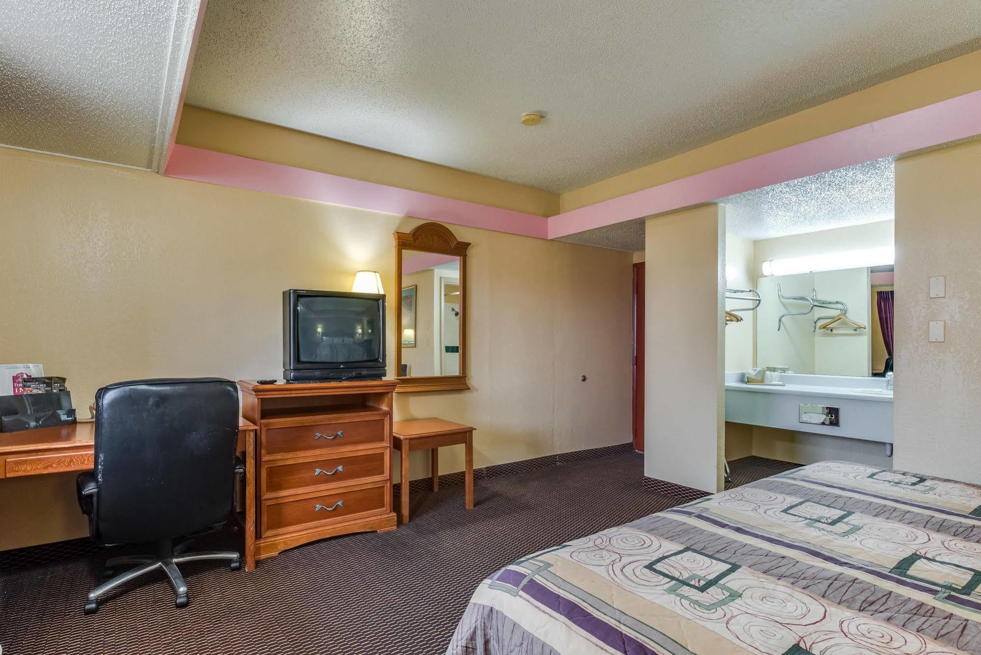 Travelers Inn Midwest City Bagian luar foto
