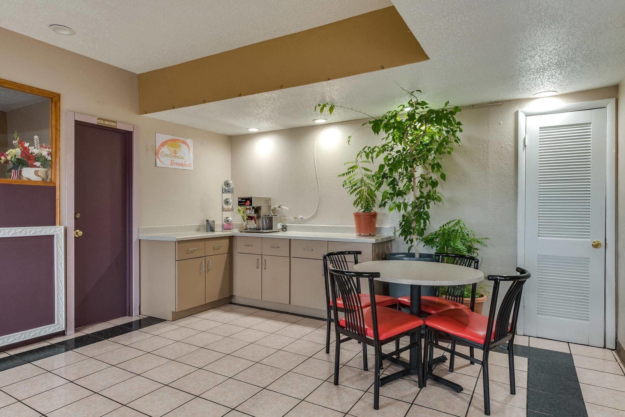 Travelers Inn Midwest City Bagian luar foto