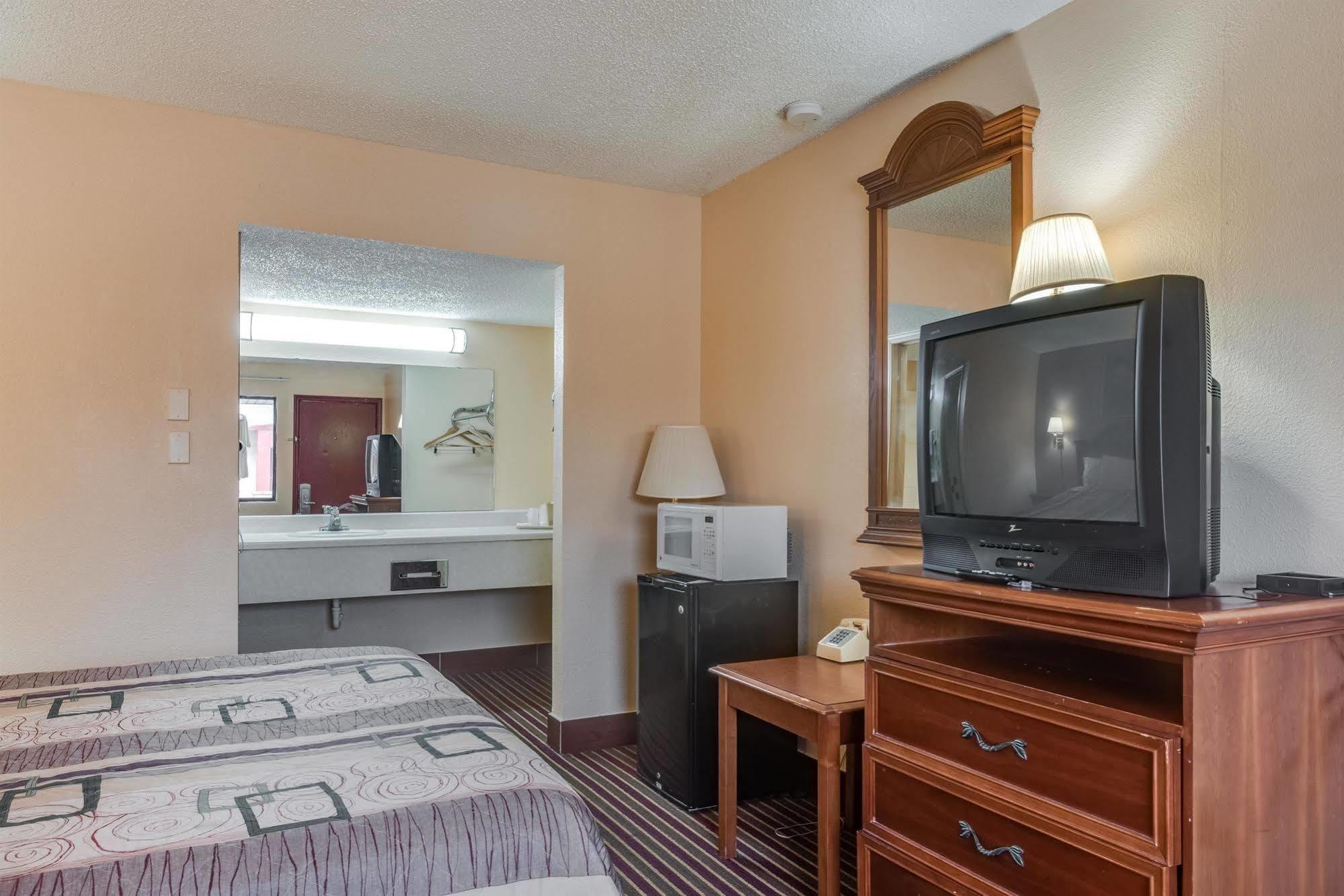 Travelers Inn Midwest City Bagian luar foto